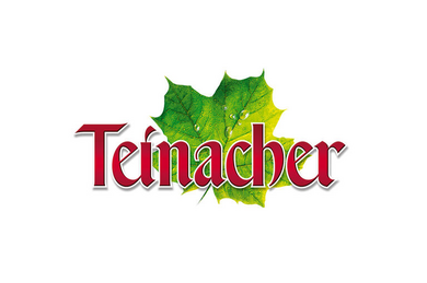 Logo: Grünes Ahornblatt im Hintergrund, darüber roter Schriftzug ,,Teinacher''