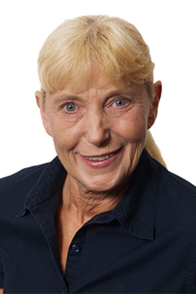Porträt blonde, lächelnde Frau. 