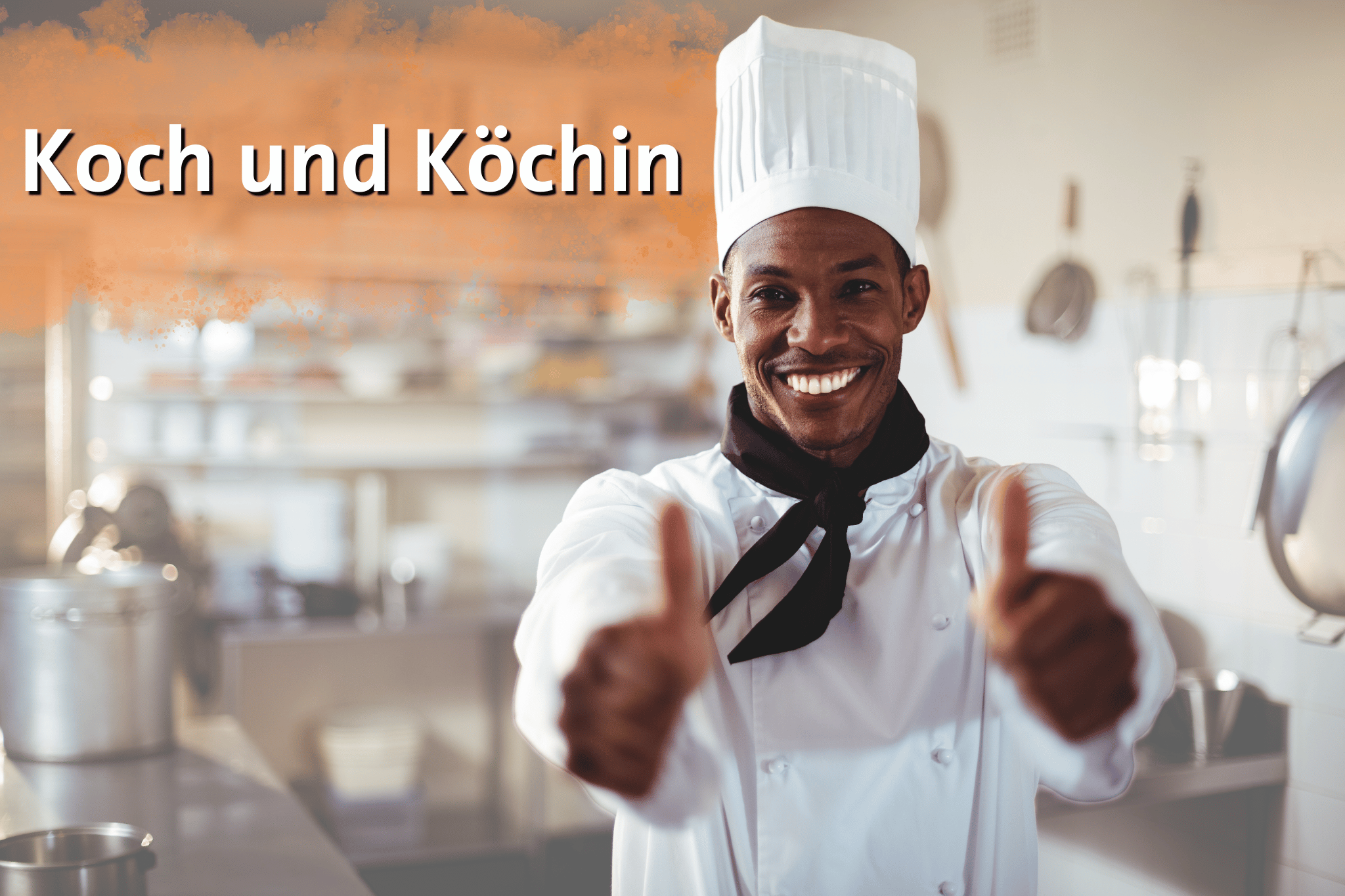 Ein junger Koch hält zwei Daumen in die Kamera und grinst